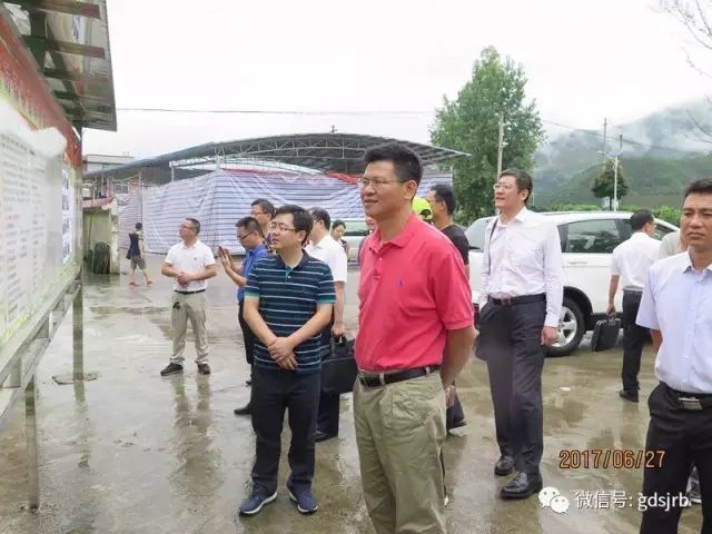 省金融办党组书记、主任肖学与行业企业负责人同赴连州市湖江村开展精准扶贫工作