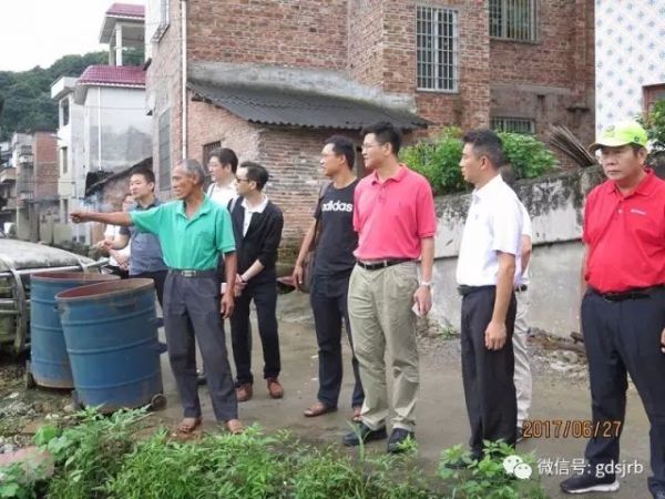 省金融办党组书记、主任肖学与行业企业负责人同赴连州市湖江村开展精准扶贫工作 省金融办党组书记、主任肖学与行业企业负责人同赴连州市湖江村开展精准扶贫工作