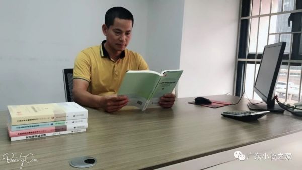 【协会动态】省小贷协会开展会员单位赠书活动 【协会动态】省小贷协会开展会员单位赠书活动